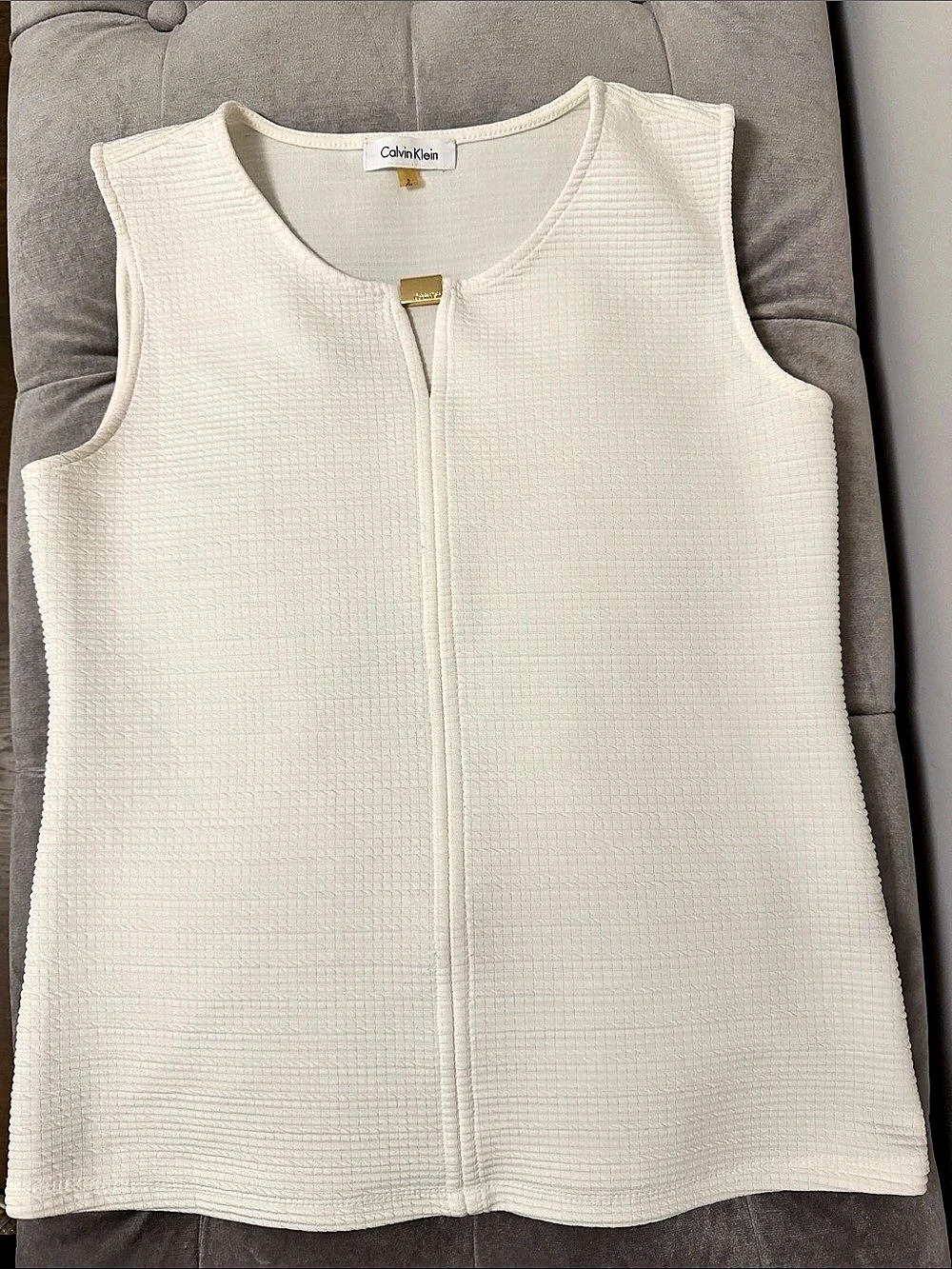 Calvin Klein Textured Keyhole Blouse with Gold Bar White Small